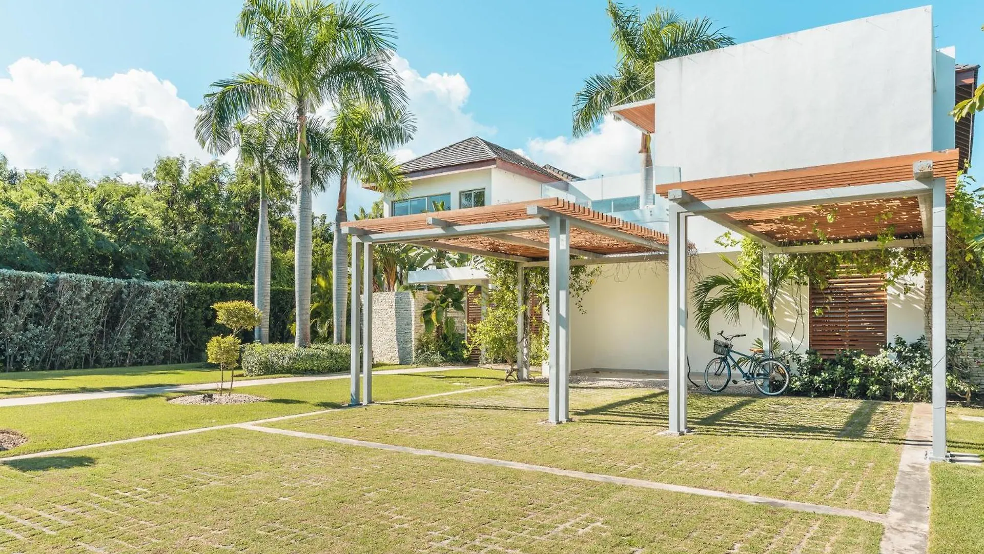 Luxurious And Modern Villa With Pool At Yarari Punta Cana