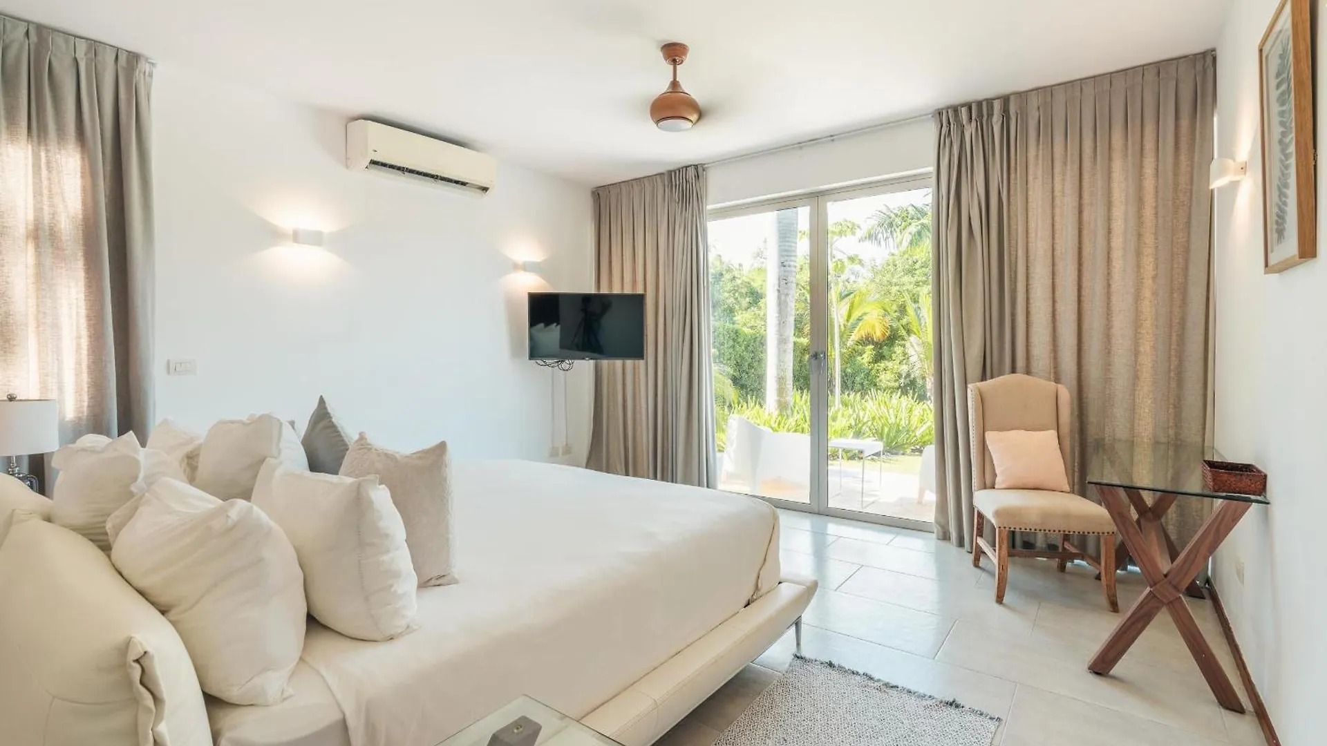 Luxurious And Modern Villa With Pool At Yarari Punta Cana 0*,  Dominicaanse Republiek