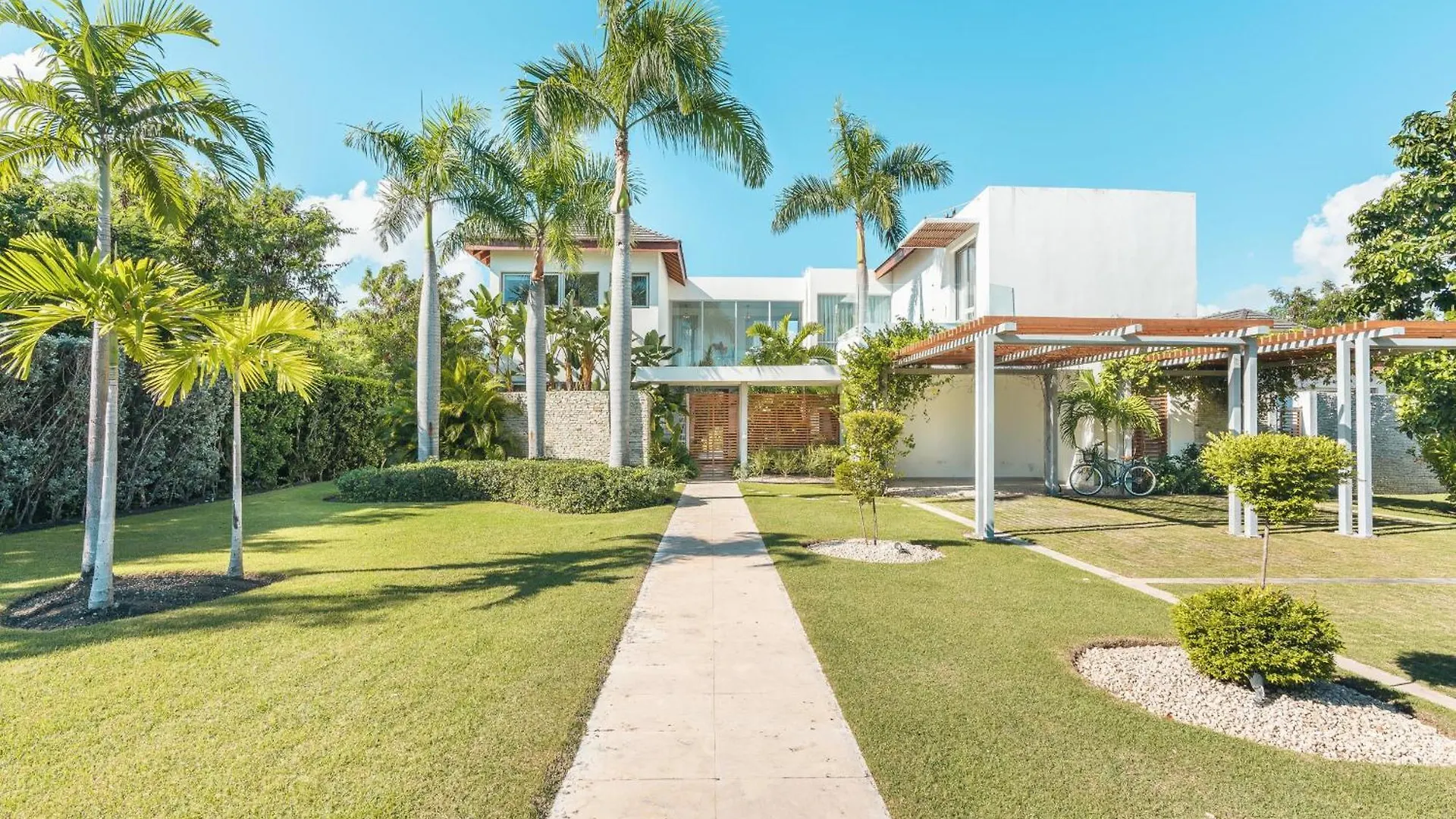 Luxurious And Modern Villa With Pool At Yarari Punta Cana