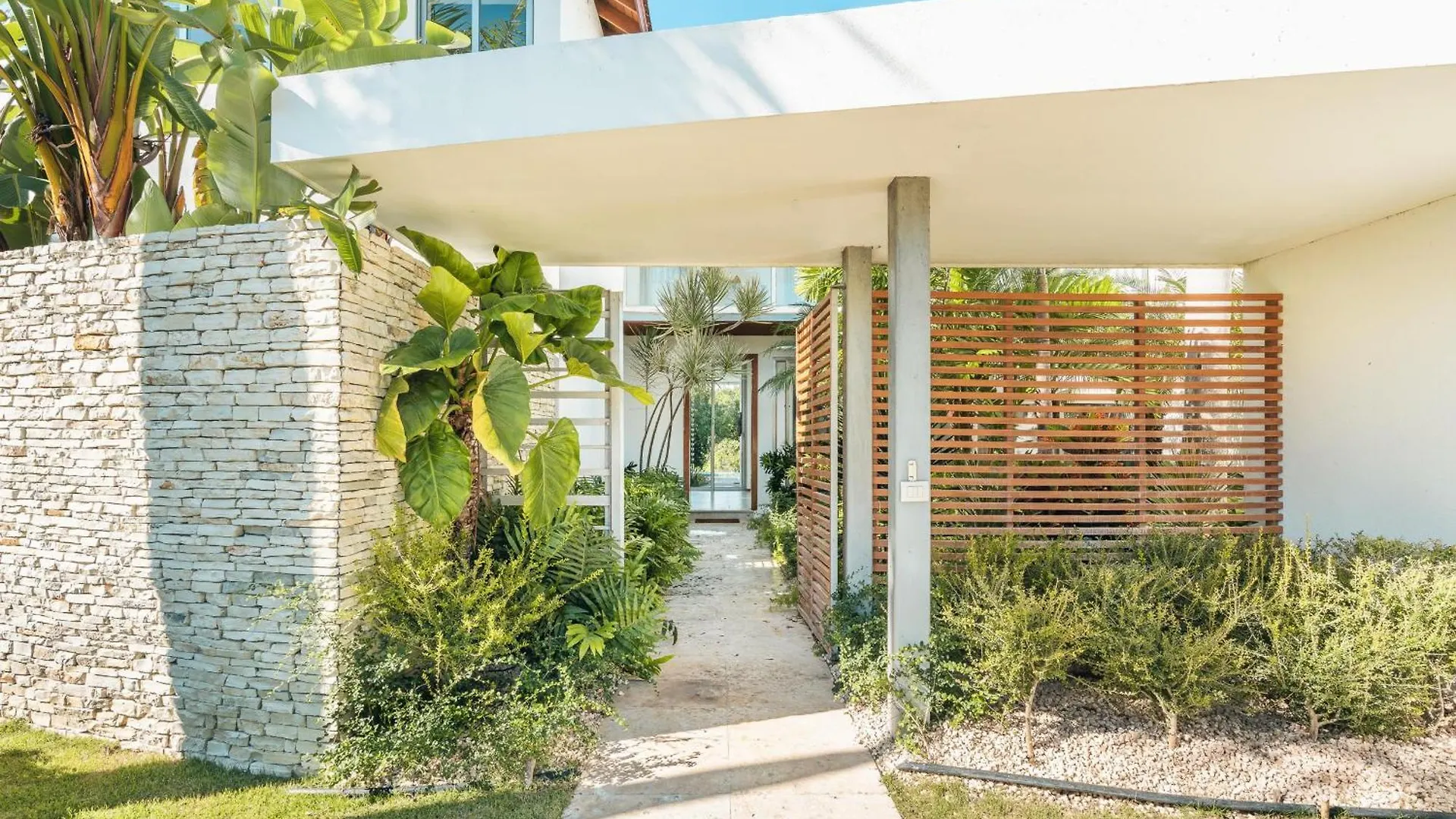 Luxurious And Modern Villa With Pool At Yarari Punta Cana
